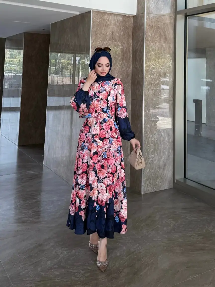 Desenli Kemerli Elbise