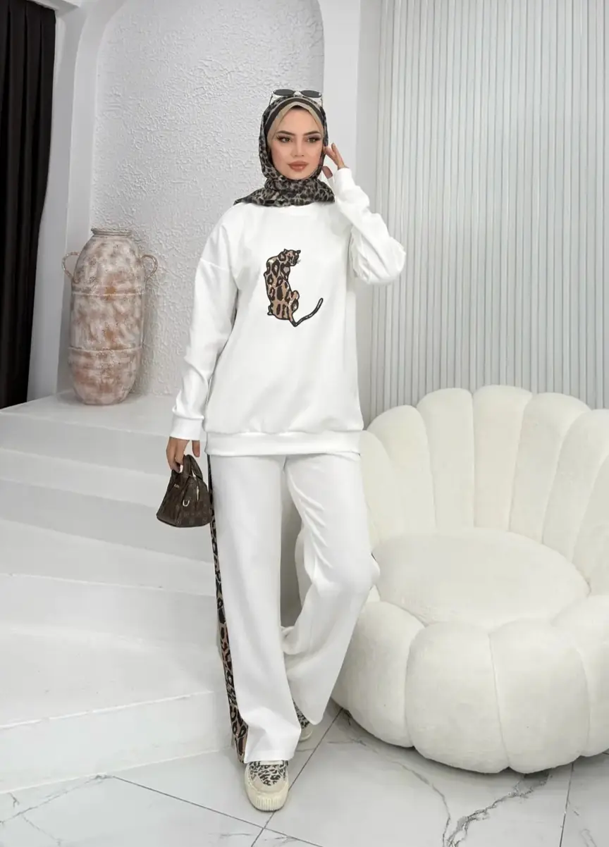 Leoparlı Scuba Takım Beyaz