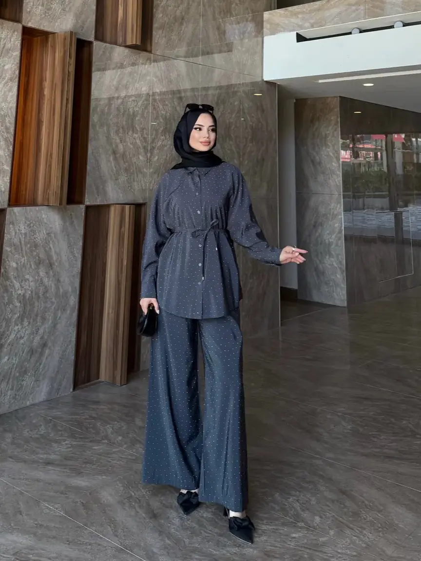 Taşlı Gömlekli Krep Yaka Takım